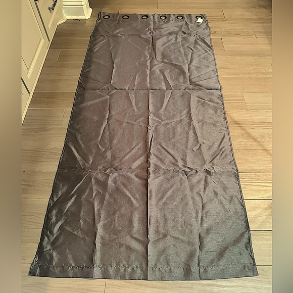 Set of 2 Gray curtains like new no callouts length 80in width 37in - Picture 2 of 6